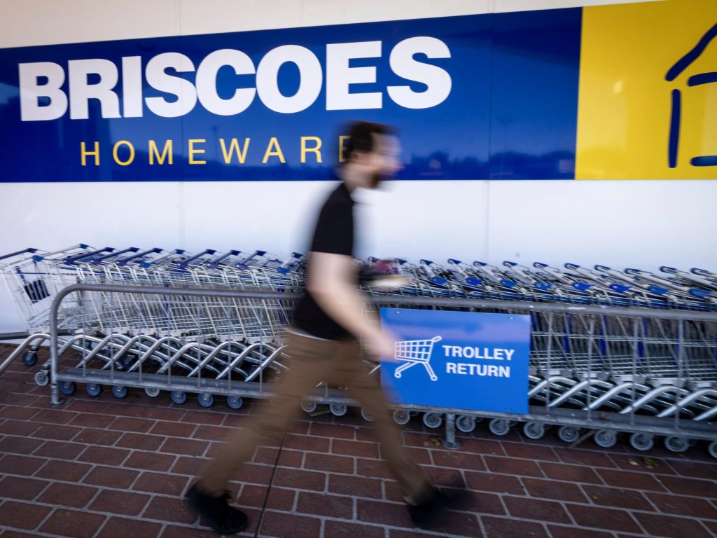 New Zealand slips into second recession in 18 months | Business and Economy