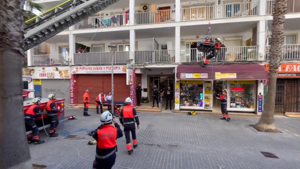 Video shows firefighters use CRANE to evict morbidly obese woman from her flat…because she’s too big to get out the door