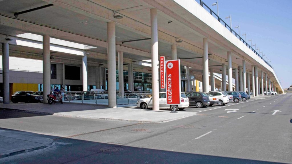 Brit woman dies in botched £6k breast surgery in Majorca as cops arrest clinic boss ‘who’s banned from medical practice’