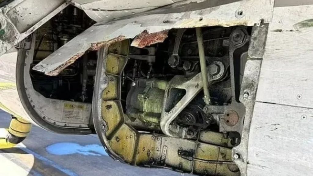 Boeing plane found to be missing external panel after short haul flight as probe is launched