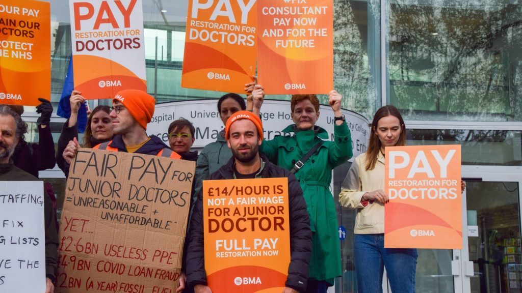 NHS consultants urged to accept new £132,000 pay offer to end strikes