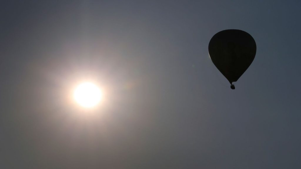 Man dies after falling from hot air balloon in Australia | World News