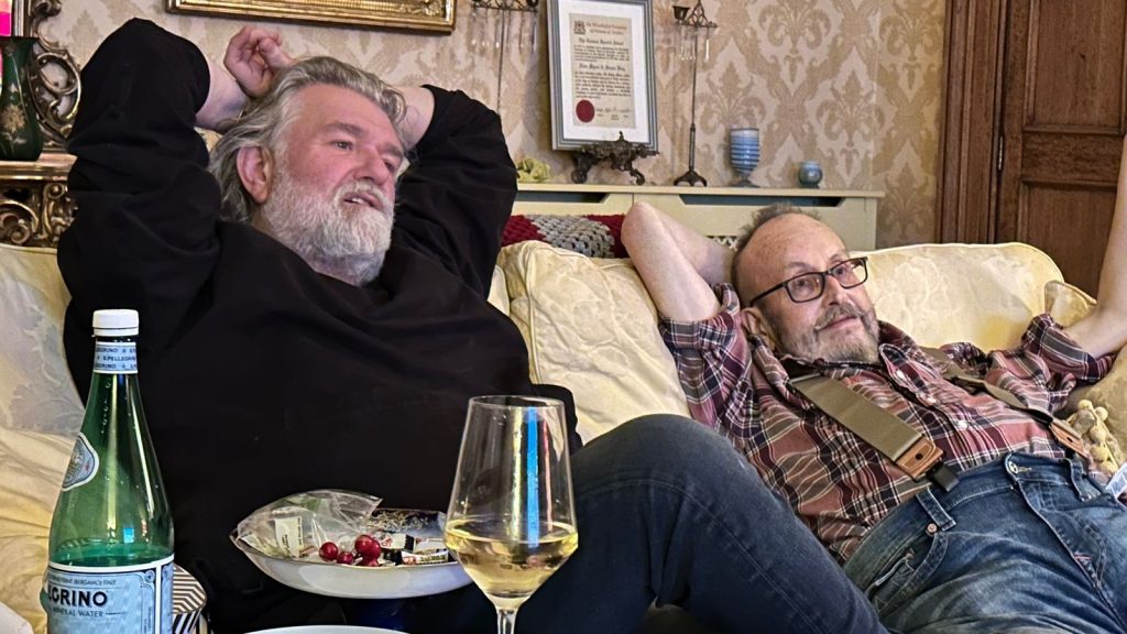 Hairy Bikers Dave Myers and Si King pictured relaxing together in ‘last photo’ of cooking duo | Ents & Arts News