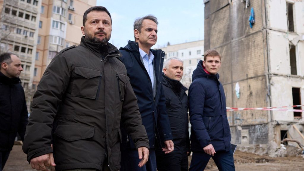 Ukraine: President Zelenskyy witnesses deadly Russian missile strike as he visits Odesa with Greek PM | World News