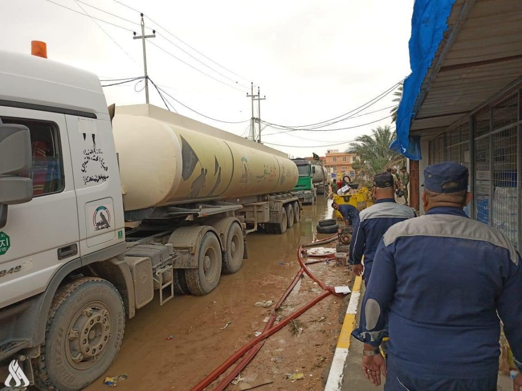 The Popular Mobilization Forces mobilizes its cadres and mechanisms to support the Baghdad Municipality in draining rainwater