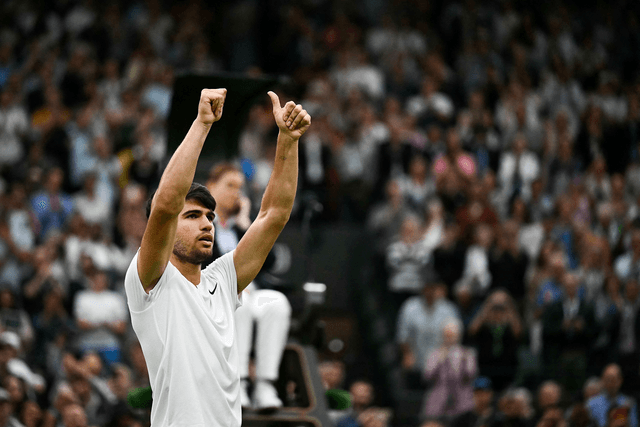 Alcaraz advances to Wimbledon semi-finals