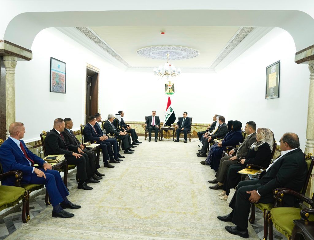 Al-Sudani discusses with the head and members of the Sovereignty Alliance the general situation in the country