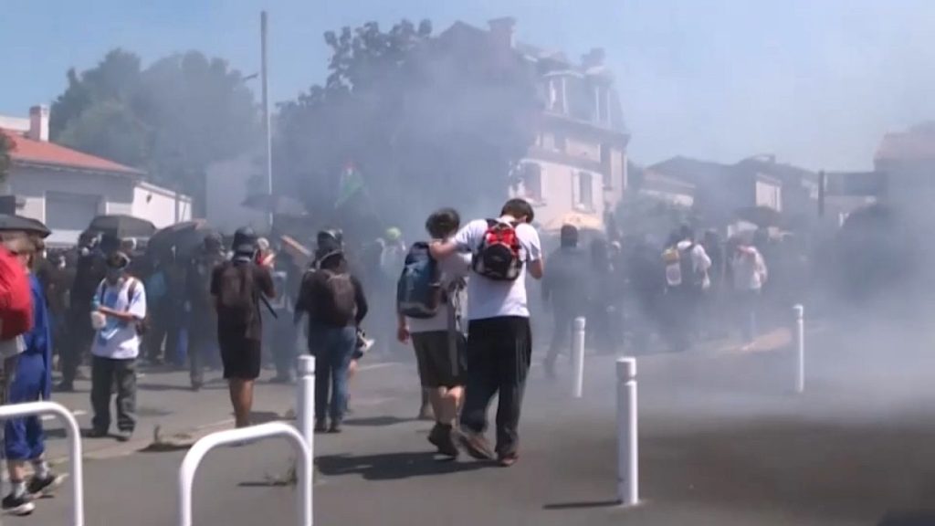 Police clash with protesters at water reservoir demonstrations in La Rochelle