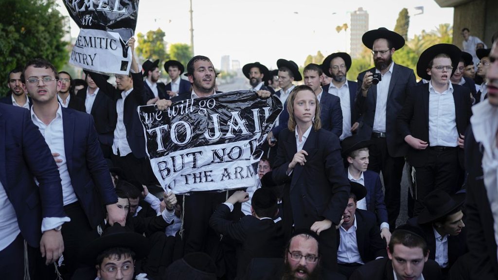 Video. WATCH: Ultra-Orthodox Jewish men block highway in Israel