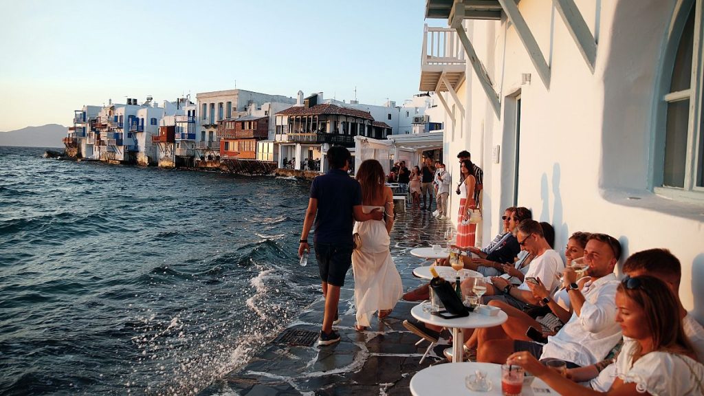 Greek tourism benefiting from Türkiye’s inflation crisis, say experts