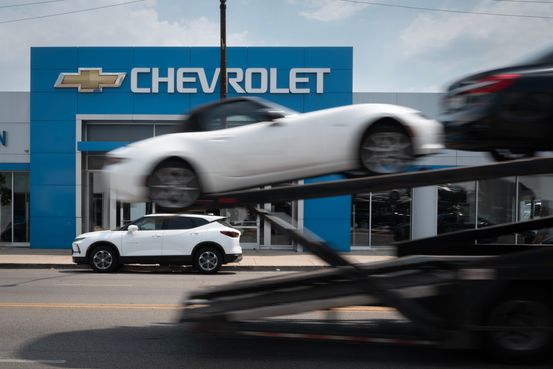 Car Prices Are Declining. Buyers Aren't Seeing It.