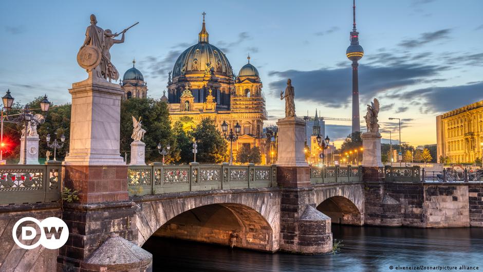 A travel guide with a fresh take – DW – 07/09/2024