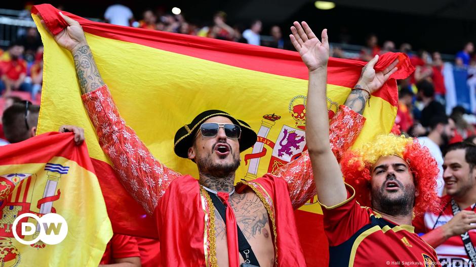 Fans flock to Berlin in hope of final tickets – DW – 07/12/2024