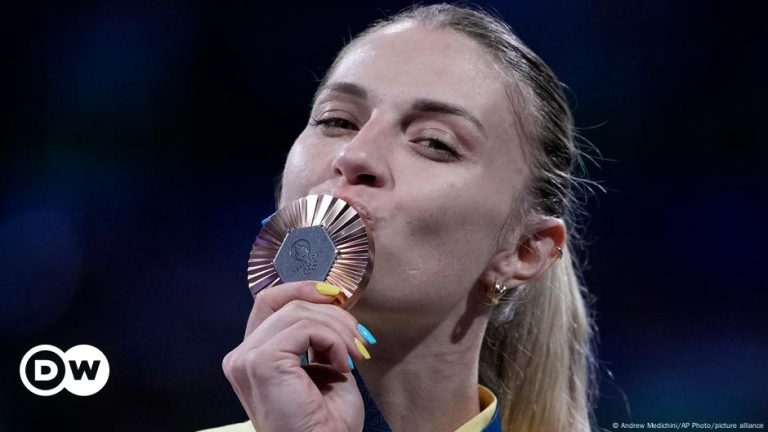 Ukraine fencer’s Olympic medal ‘for athletes Russia killed’ – DW – 07/30/2024