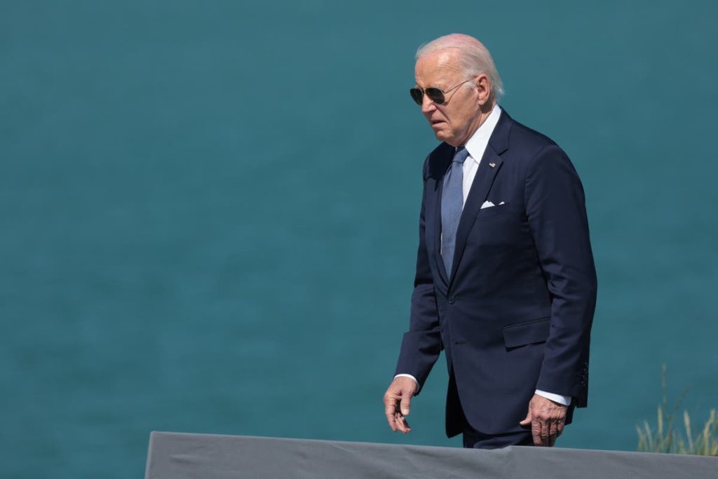 36 call for Biden resignation as Dem says president failed to recognize him: Latest