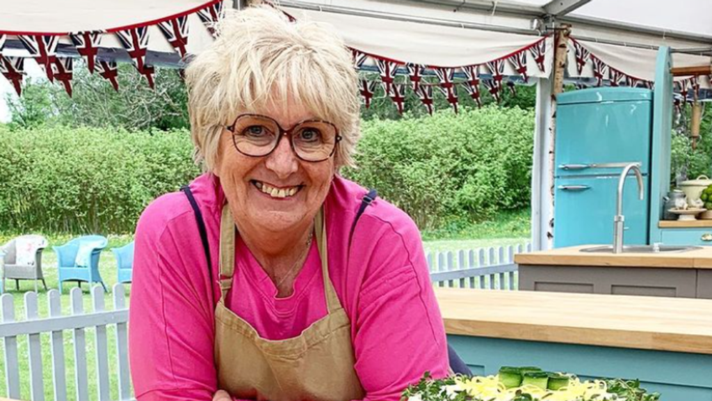 Great British Bake Off contestant Dawn Hollyoak dies | UK News