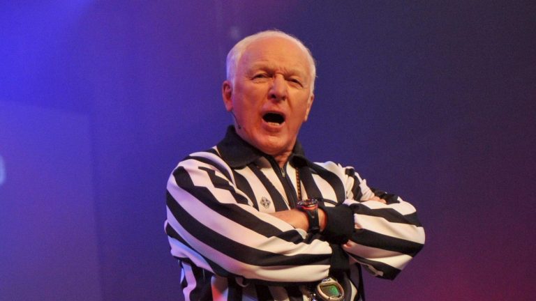 ‘Gladiators ready! Contenders ready!’: Iconic Gladiators referee John Anderson dies | Ents & Arts News
