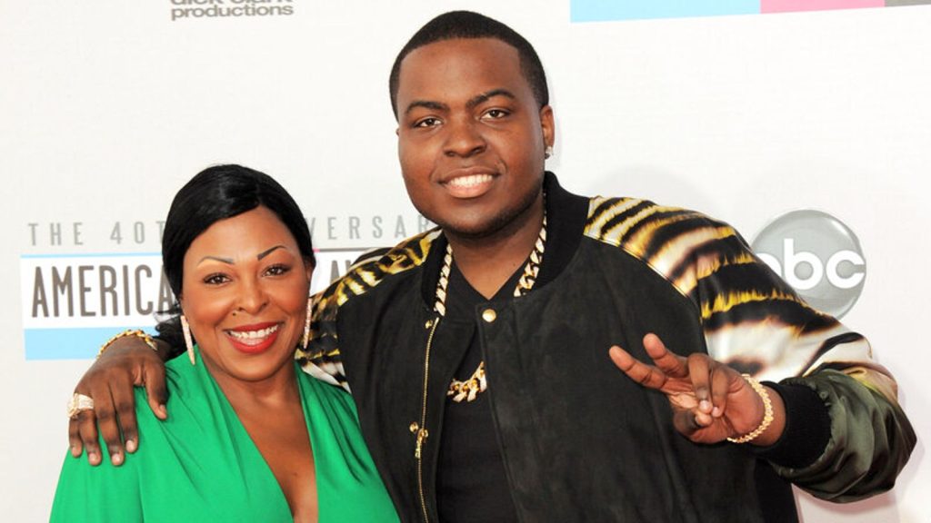 Rapper Sean Kingston and his mother in court charged with federal fraud offences | Ents & Arts News