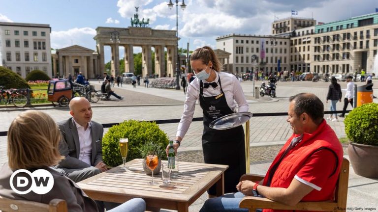 A summer COVID surge – should we worry? – DW – 08/15/2024