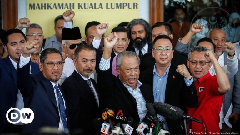 Malaysia charges ex-PM Muhyiddin over alleged royal insult – DW – 08/27/2024