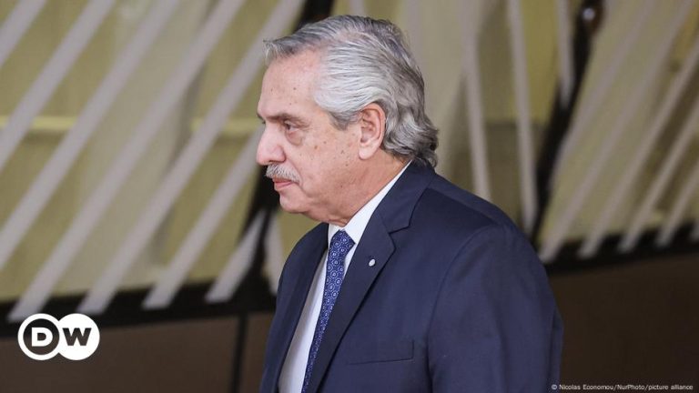 Argentina’s ex-president Fernandez charged over abuse claims – DW – 08/15/2024