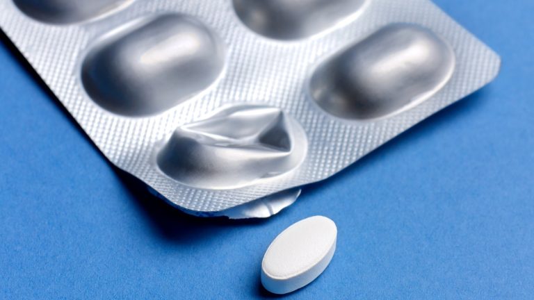 Common antibiotics prescribed to Brits ‘can lead to deadly side effects that start as a rash’