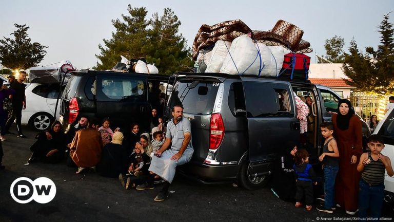 Thousands of Lebanese and Syrians flee into war-torn Syria – DW – 09/28/2024