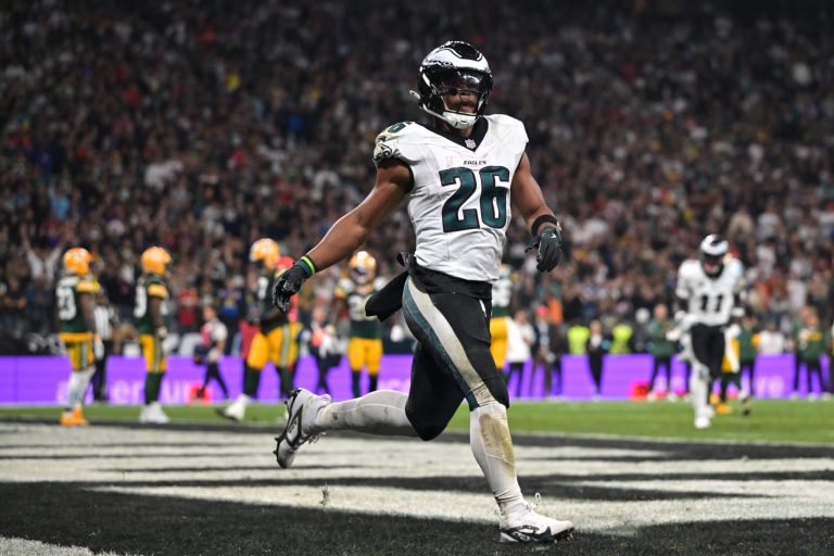 Saquon Barkley’s 3 touchdowns lead Eagles to ‘sloppy’ win over Packers in Brazil