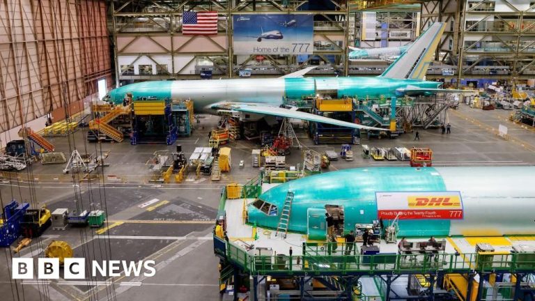 Boeing offers staff 25% pay hike in bid to avoid strike