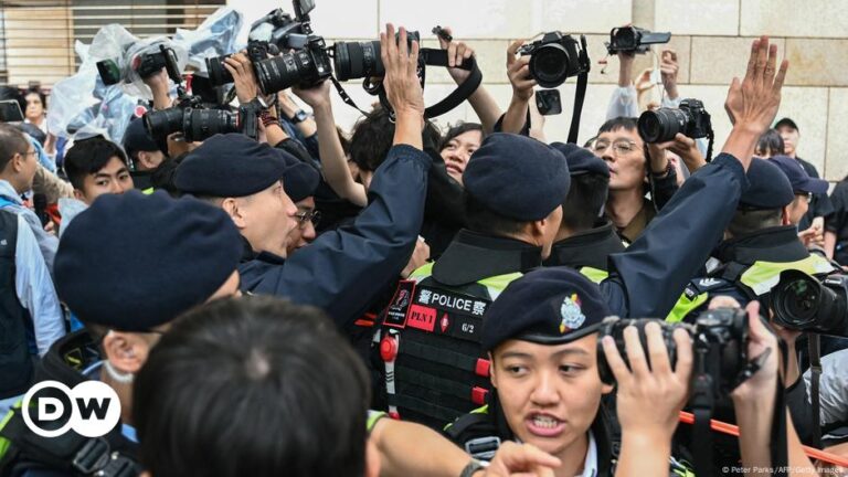 45 activists jailed in national security case – DW – 11/19/2024