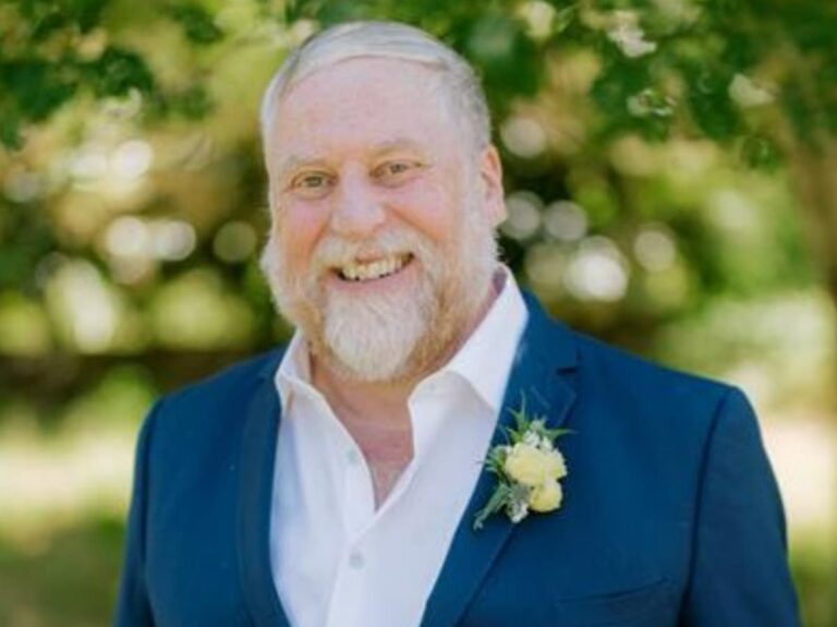 Julien Arnold: Actor dies on stage during Christmas Carol performance in Canada