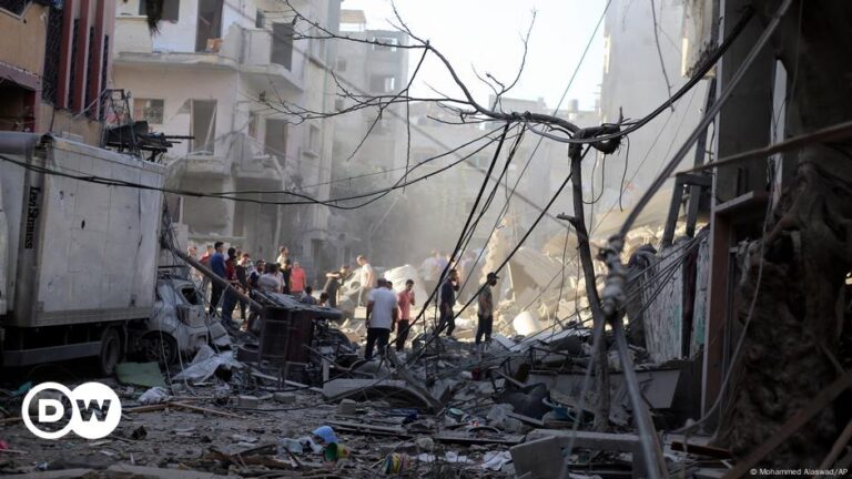 Israel’s Katz threatens to intensify Gaza bombing – DW – 01/01/2025