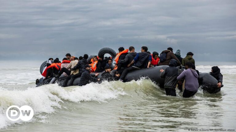 UK channel crossings surge by 25% in 2024 – DW – 01/02/2025