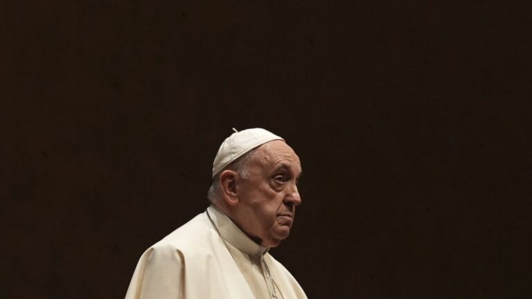 Pope Francis appeals to young Ukrainians: ‘Be patriots, reject war, forgive’