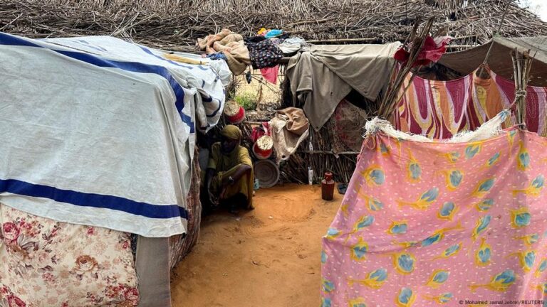 MSF halts operations in famine-hit displacement camp – DW – 02/25/2025