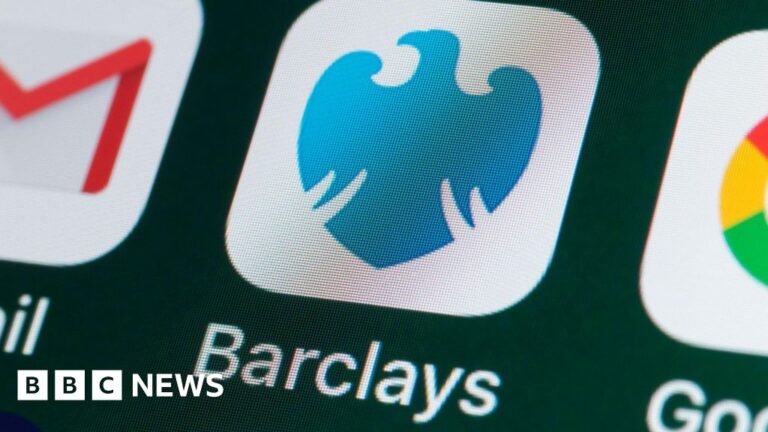Barclays hit by major IT outage on tax deadline day