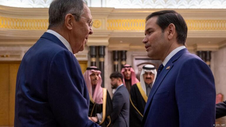 Ukraine: US and Russia's top diplomats discuss 'next steps'