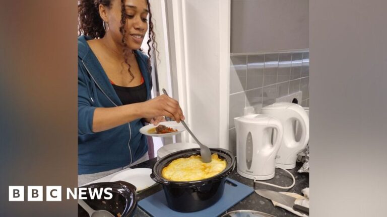 Sutton’s slow cooker club teaches families to make healthy meals