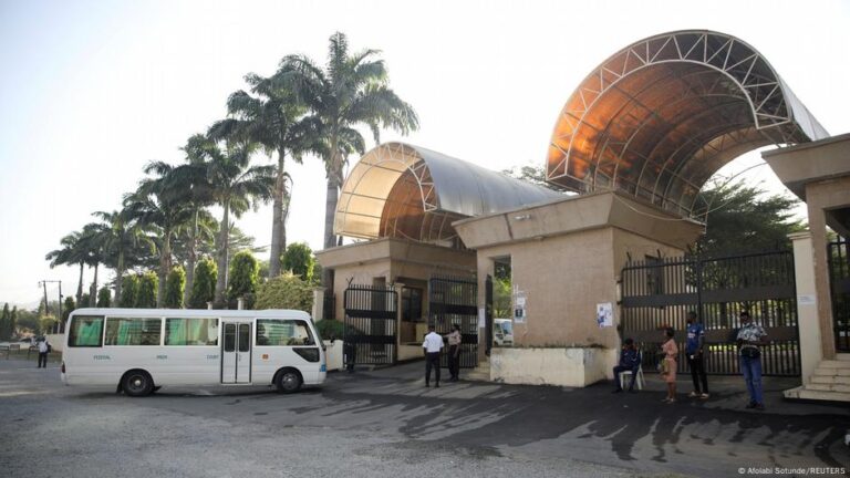 Over 20 athletes killed in bus crash after festival – DW – 06/01/2025