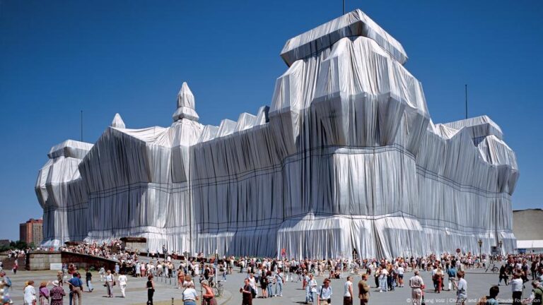 Berlin pays tribute to Christo’s iconic ‘Wrapped Reichstag’ – DW – 06/06/2025