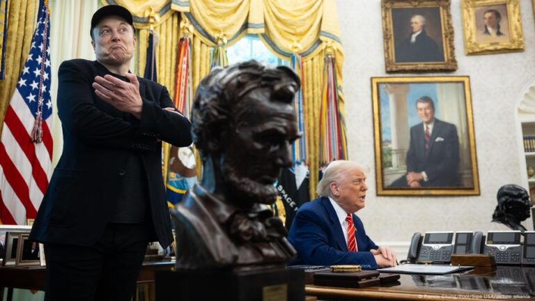 Trump and Musk trade barbs in public falling out – DW – 06/06/2025