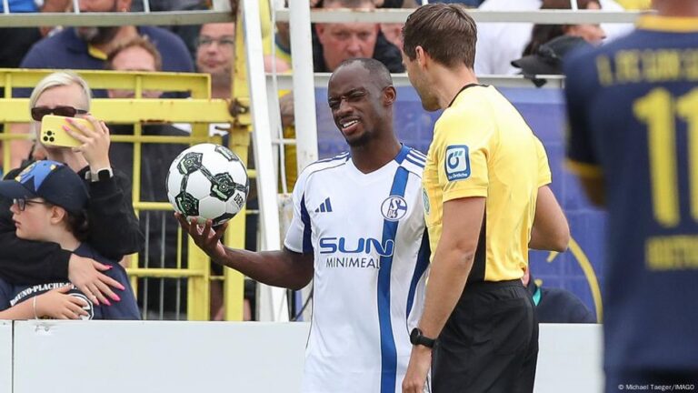 The ongoing fight against racism in German football stadiums – DW – 08/20/2025