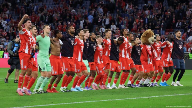 Bayern Munich send message with Bundesliga at crossroads – DW – 08/23/2025
