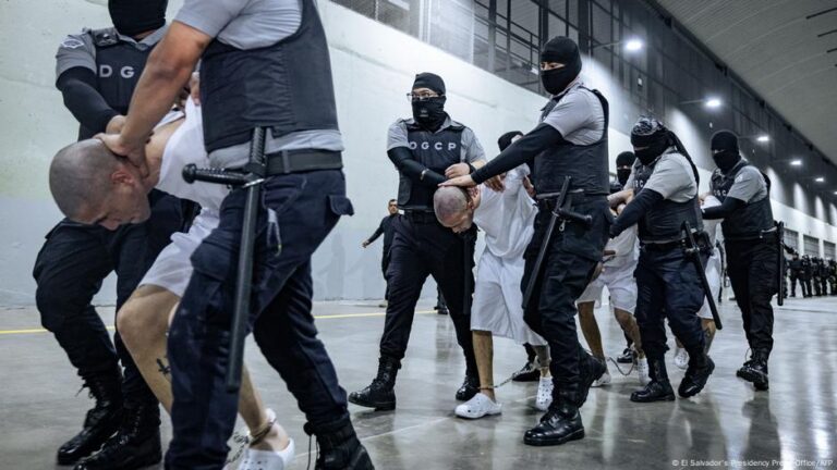 Behind bars, everyone’s making money – DW – 09/11/2025