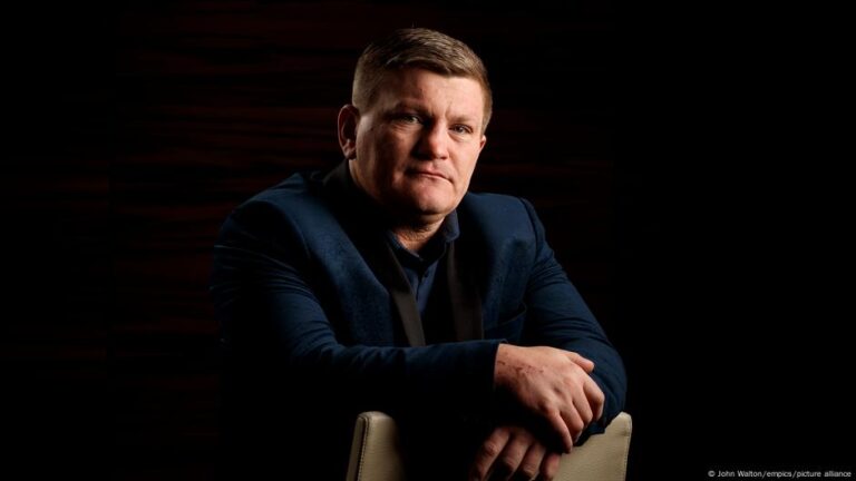 UK boxer Ricky Hatton dies at 46 after comeback announcement – DW – 09/14/2025