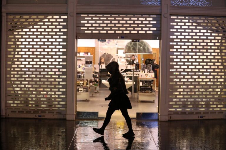 High street crisis deepens with 400 of Britain’s largest shops at risk of closure