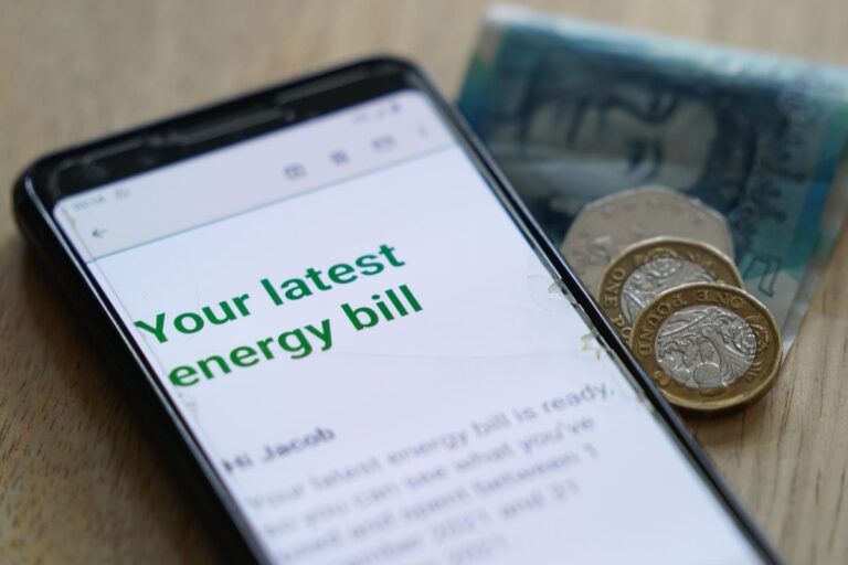 Lower standing charge tariffs set to be available by end of January, says Ofgem