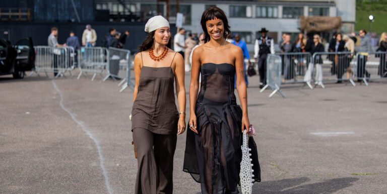 This affordable HEMA dress is perfect for the fall days