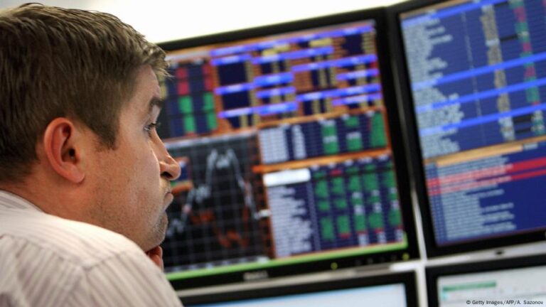 Russian investors trapped as EU mulls using frozen funds – DW – 10/24/2025