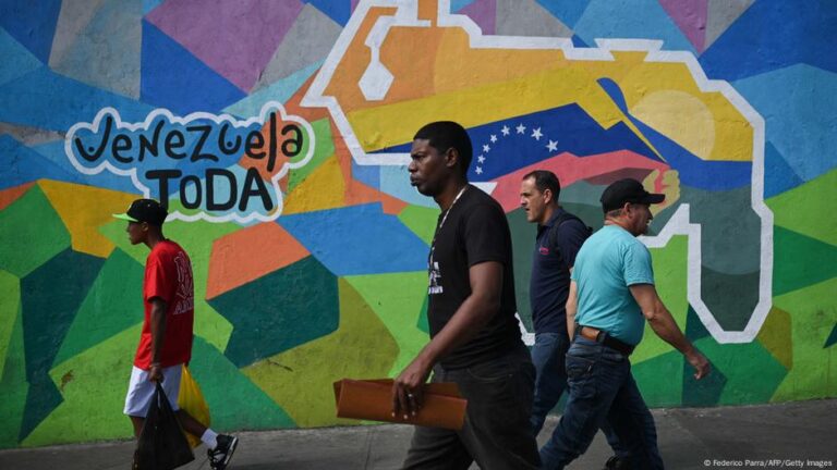 Trump authorizes CIA operations in Venezuela – DW – 10/16/2025